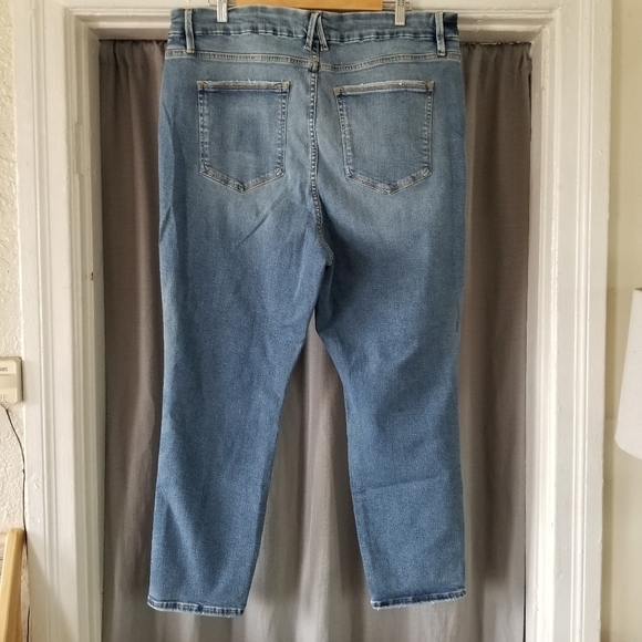 Good American | Exposed Button Front Jean - Picture 2 of 9